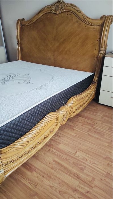 Масивна дървена спалня с матрак!