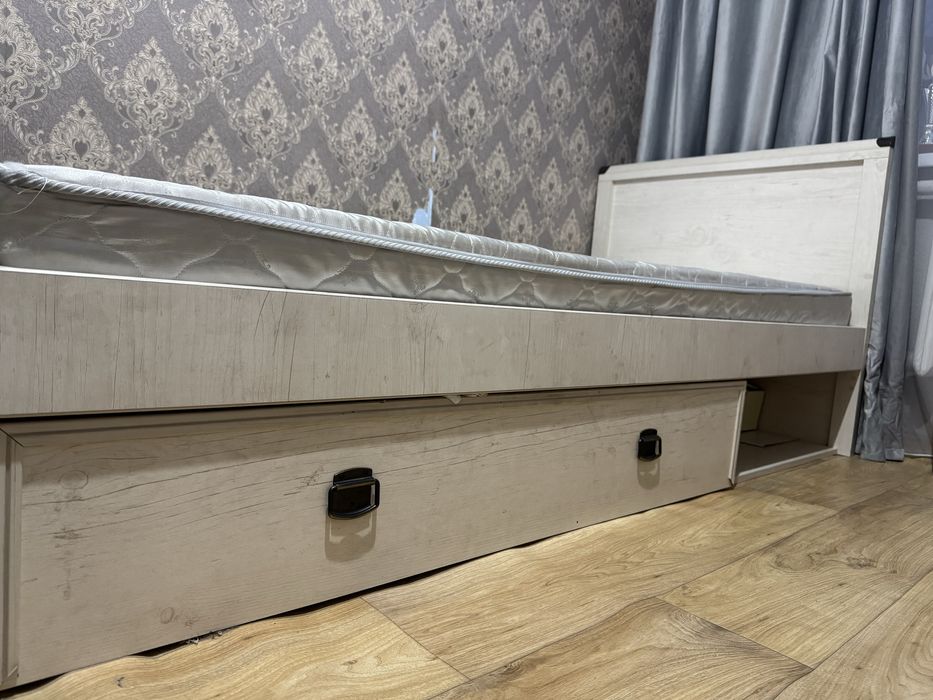Продам угловой шкаф с кроватью