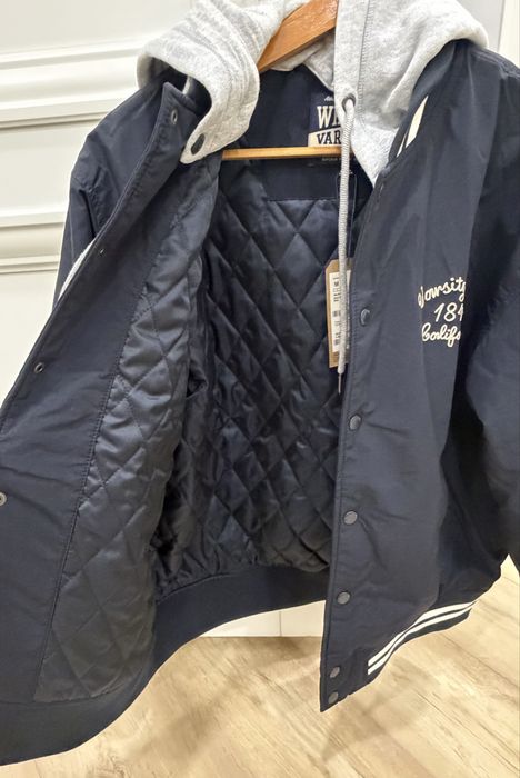 Бомбер WHO.A.U с капюшоном