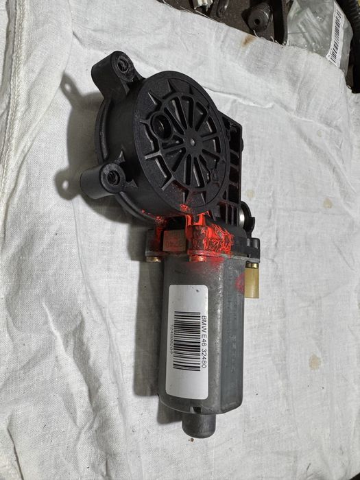 Моторче за стъклоповдигач бмв е46 предно ляво