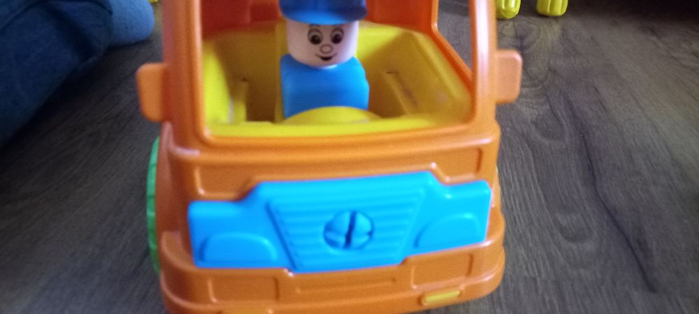 Грузовик игрушечный для детей