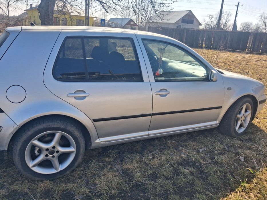 Vand golf 4 , an 2002 pret usor negociabil