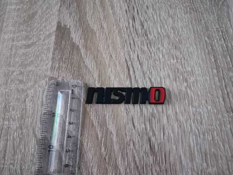 Nissan Nismo черен с червено надпис малък размер