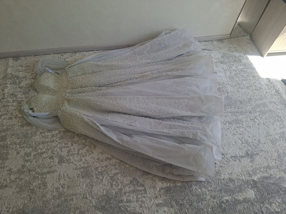 Kelin ko'ylak sotiladi