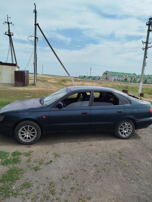 Продам Тойота Карина е лифтбек