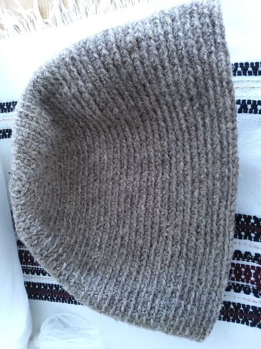 Vând căciulă de lână.