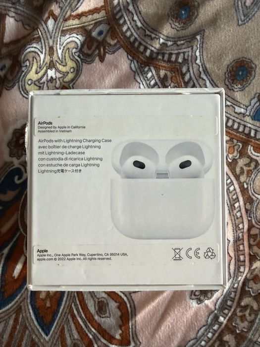 Apple AirPods 3 (3rd Generation) – Пълен комплект