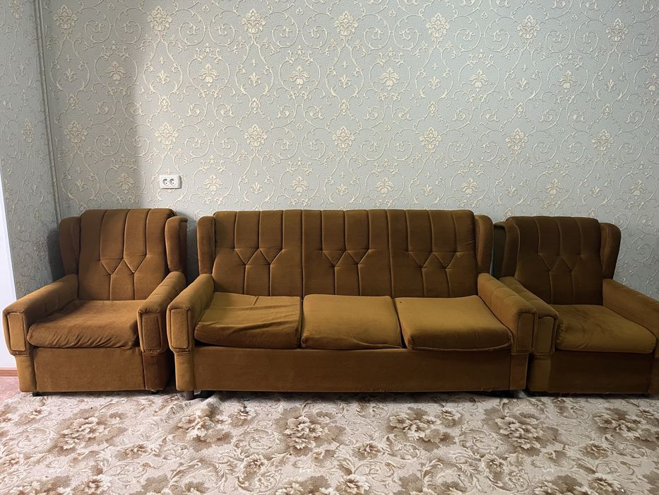 Продам диван с креслами