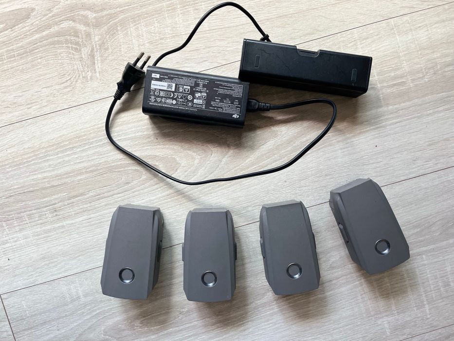 Vand MAVIC 2 Zoom + 4 acumulatori + Hub Incarcare + controller