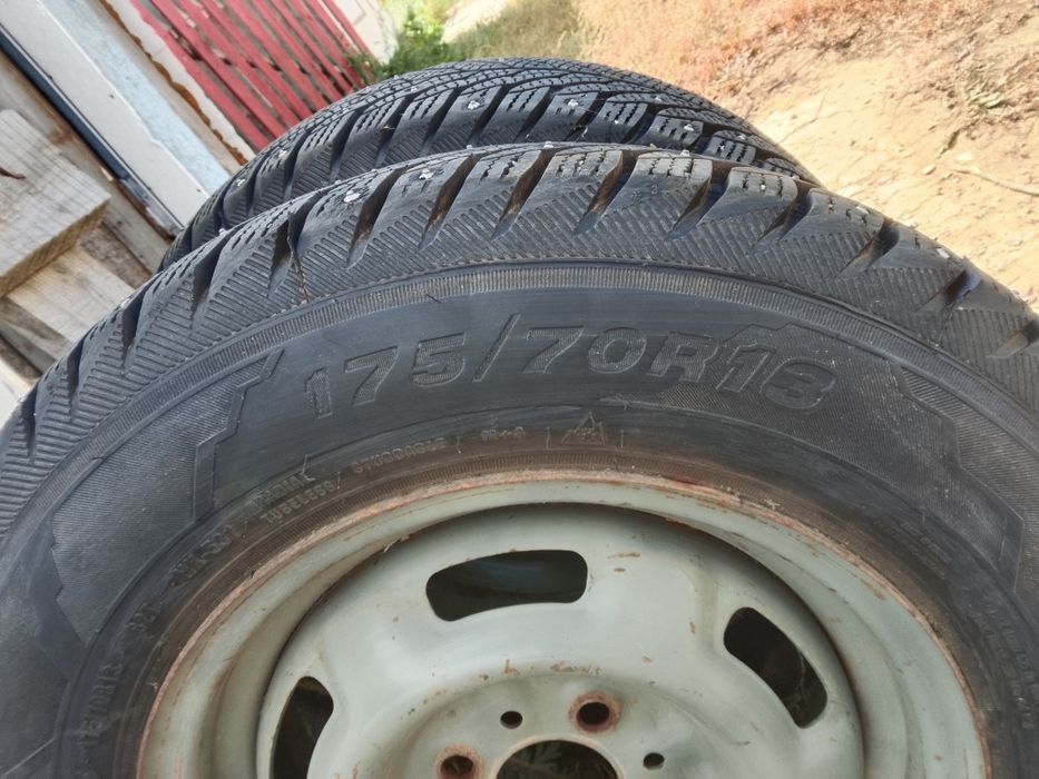 Продам зимние шины с дисками 175х70х13