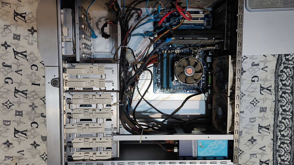 Корпус для ПК GIGABYTE алюминиевый