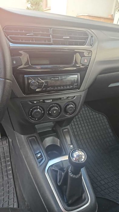 Vând Citroen C-Elysée