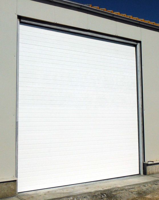 Usa sectionala izolata industriala 3500/3500 cu actionare lant