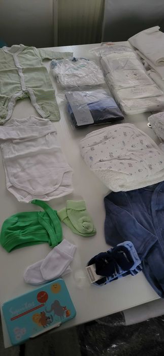 PACHET COMPLET PENTRU NOU-NĂSCUT – BĂIEȚEL | Tot ce aveți nevoie din prima zi!