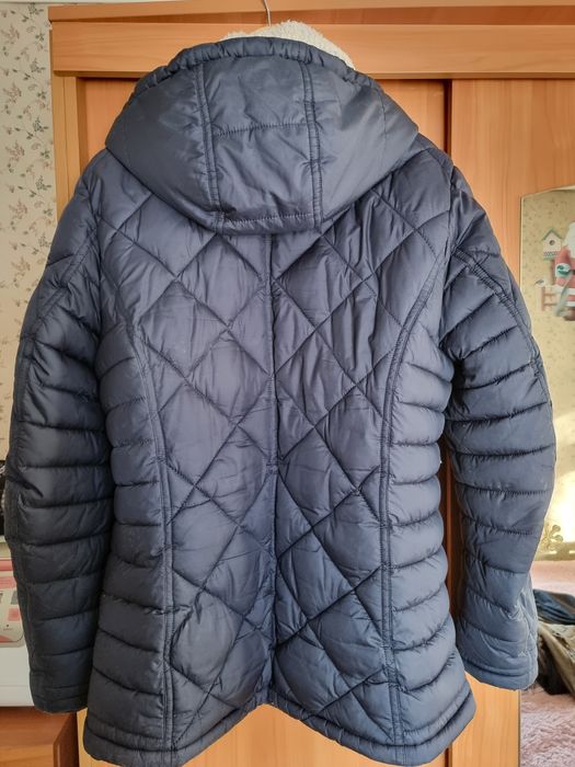 Продам куртку в отличном состоянии.