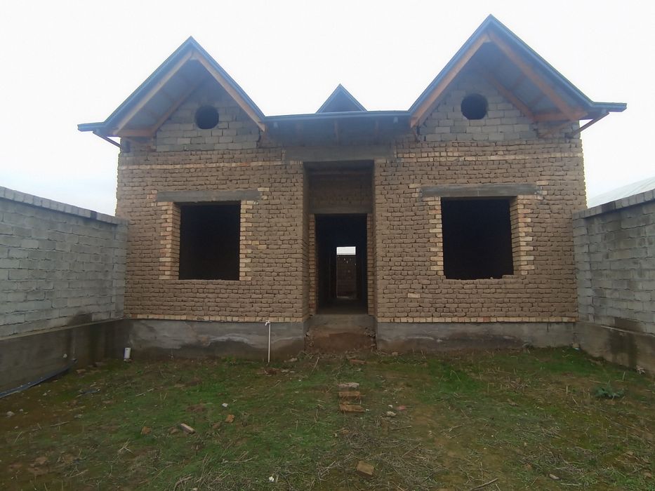 Uy sotiladi Продается