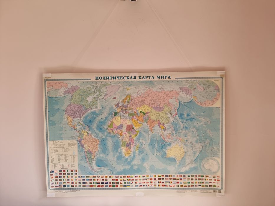 Политическая карта мира  101см × 69см с рейками и  вешалкой