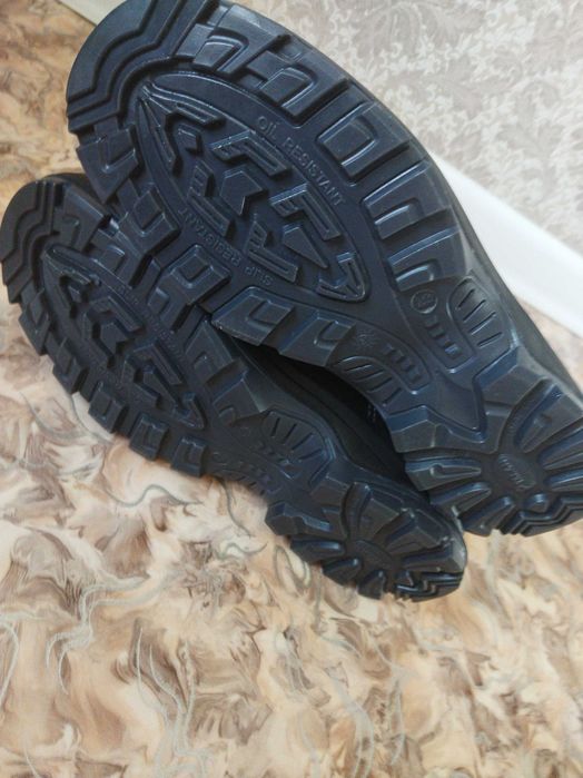 Продам берцы новые.