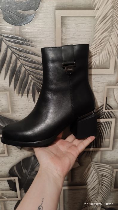 Продам ботильоны женские