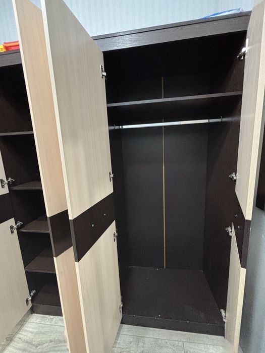 Шкаф вещевой с зеркалом