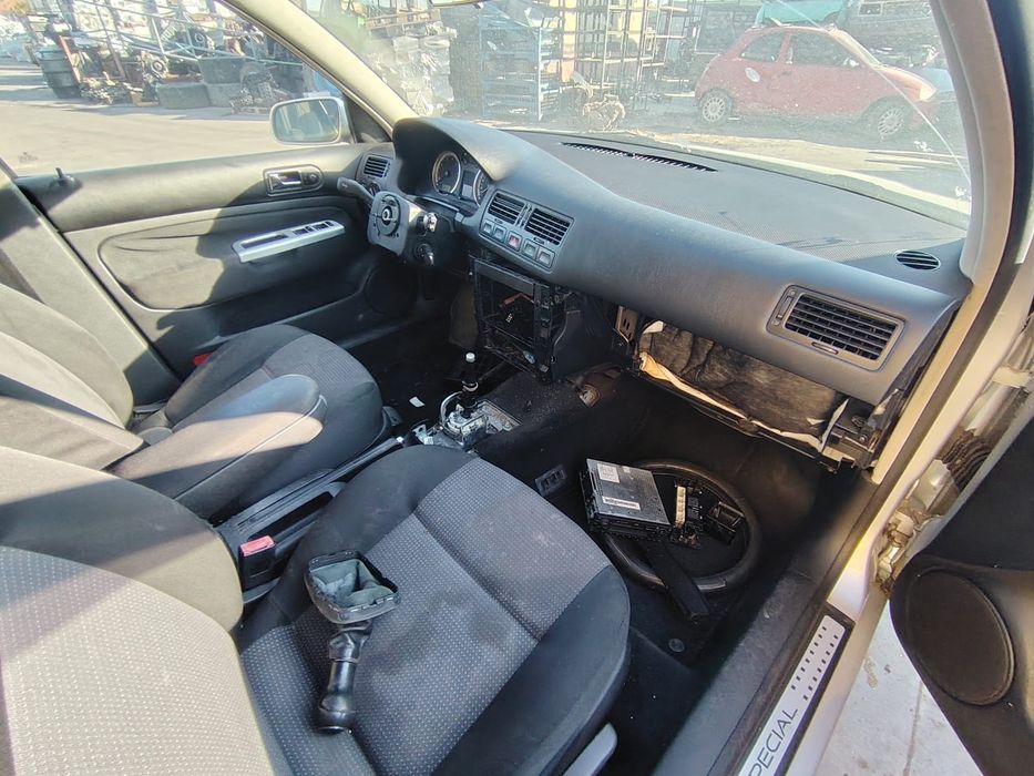 Fuzeta fata stanga Volkswagen VW Bora 2003 1.6 16V MT (105 hp)