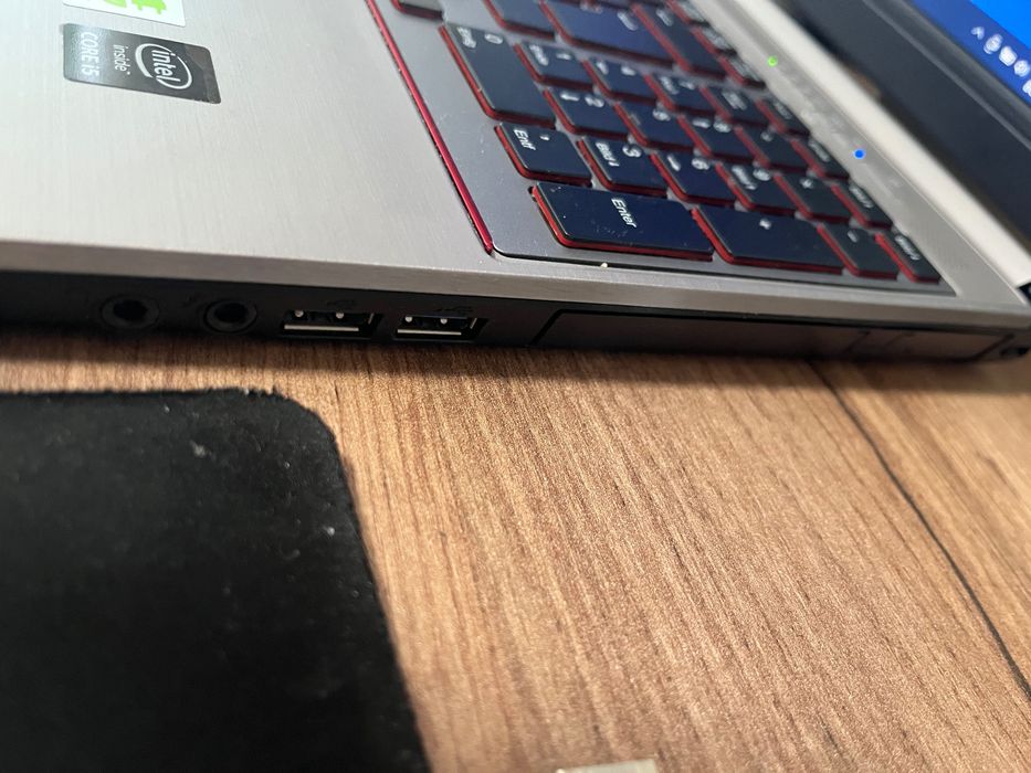 Лаптоп Fujitsu LIFEBOOK E754
