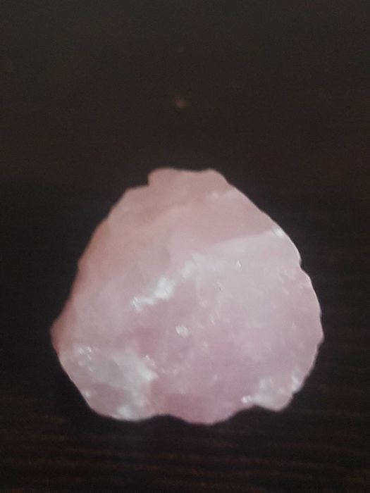 Естествен, нешлифован розов кварц друза