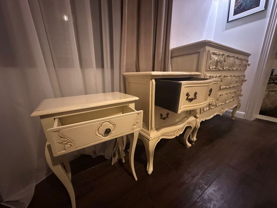 Mobilier din lemn masiv, stil baroc, 2 fotolii + 3 comode, stare buna!