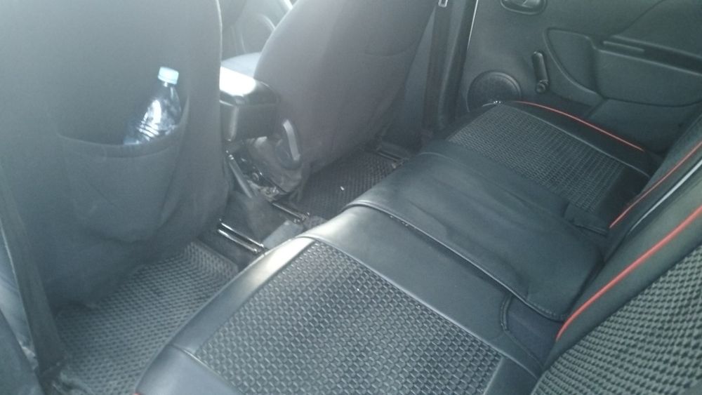 Автомобиль Рено сандеро