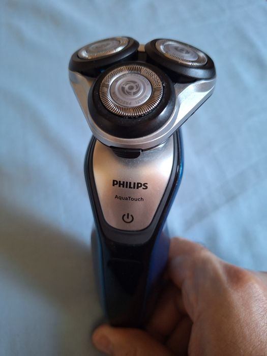 Vând Aparat de bărbierit Philips electric umed şi uscat S5420/06