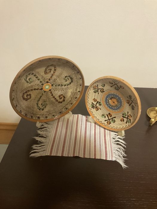 Mileuri,dantela,crosetate manual si farfuri de Horezu