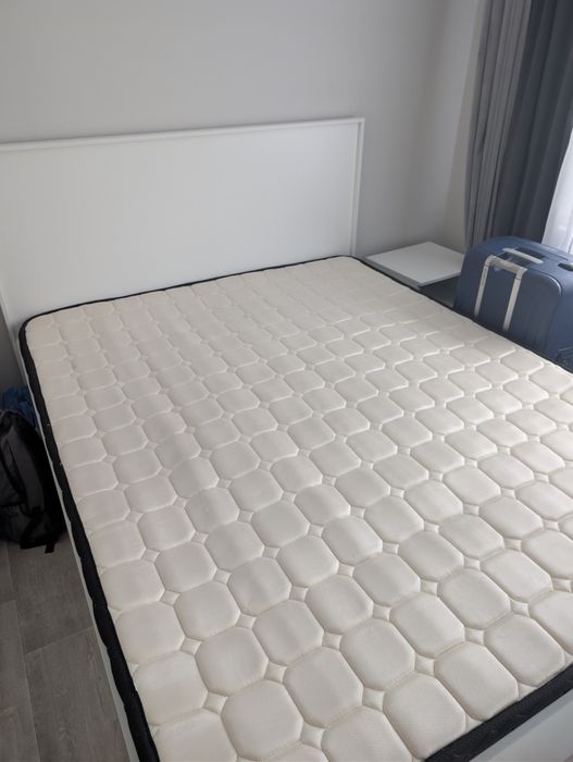 Двухспальная кровать белая