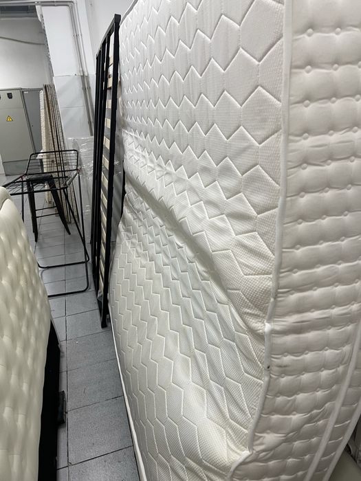 двухспальная кровать