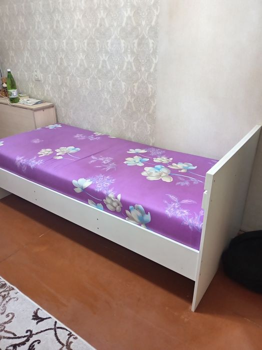 Продам кровать полуторка