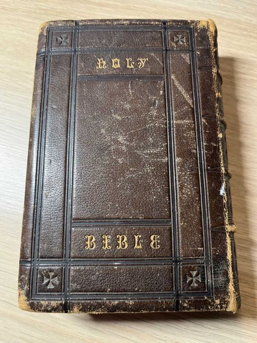 Biblia / Biblie veche ,engleza, an 1866 , coperta piele, 17x12x4 cm