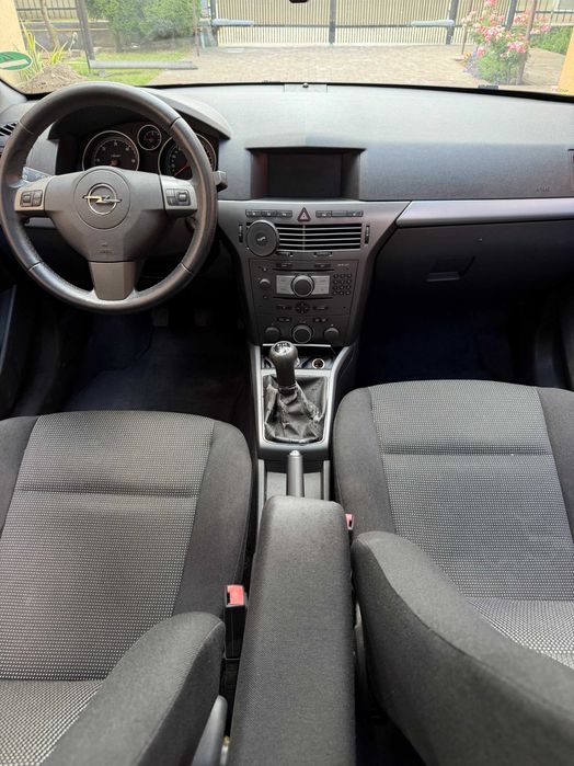 Opel Astra H | 1.9 diesel | Incalzire scaune, trapa, senzori de parcare