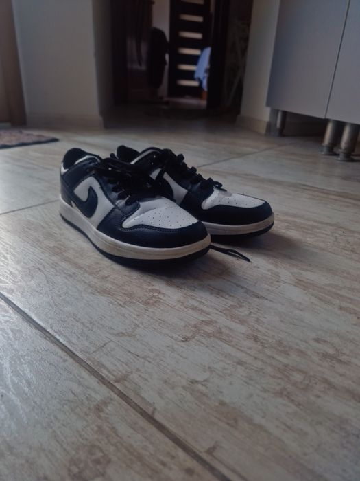 Черно бели маратонки