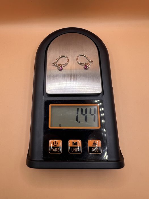 Продам золотые серьги - детские.