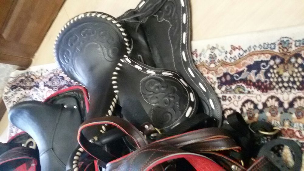 Продам путы, седла