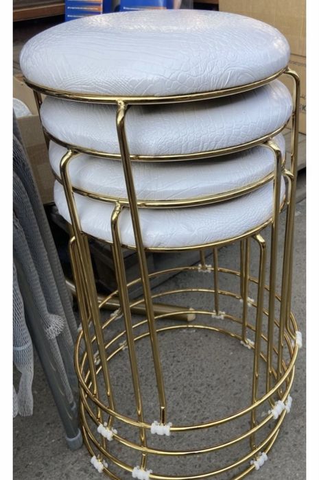 Продам кухонный стол стульями