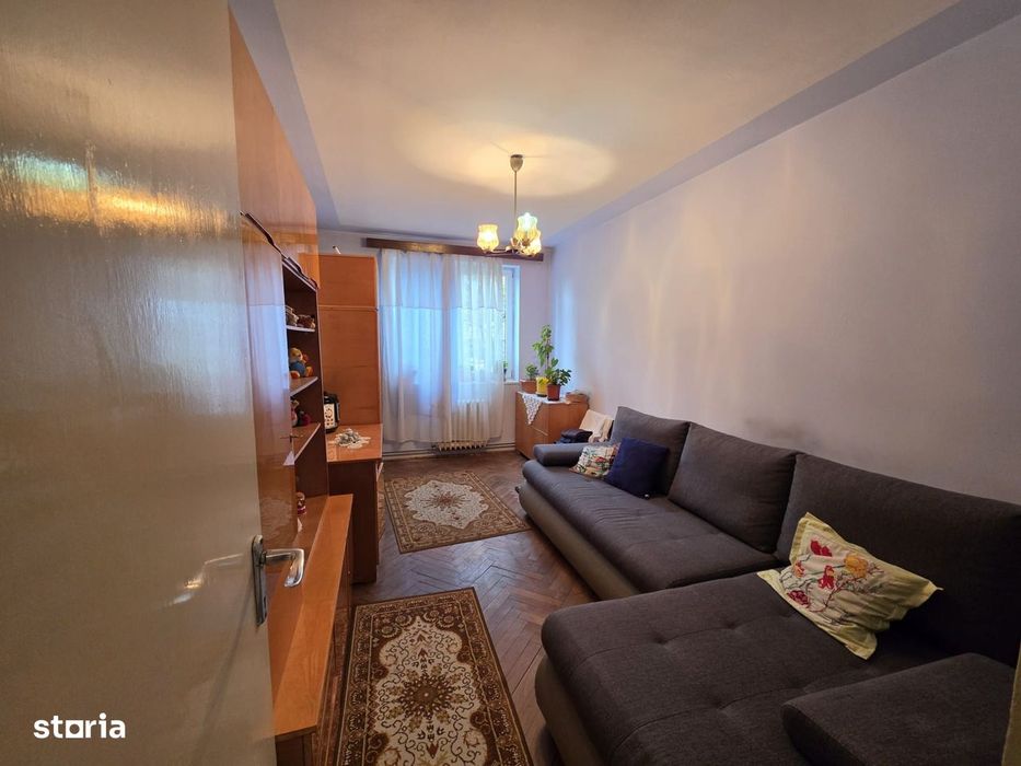Apartament cu 3 camere, decomandat, etaj 3 din 4, Interservisan