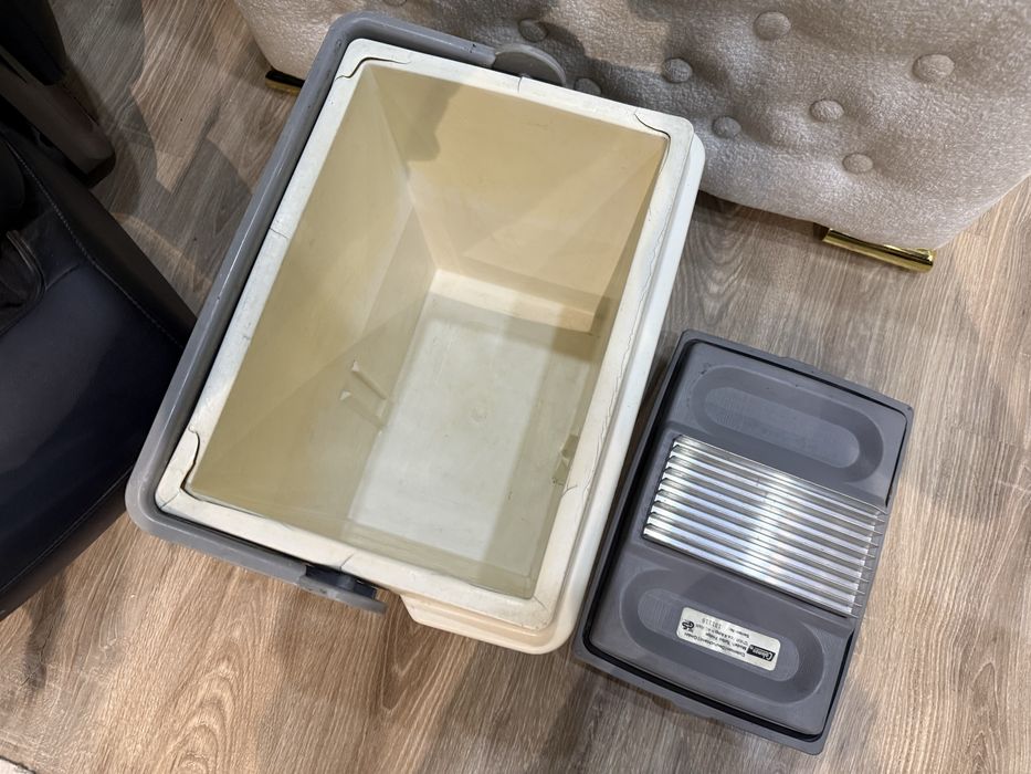 * автохолодильник оригинал Германия б/у в среднем состоянии