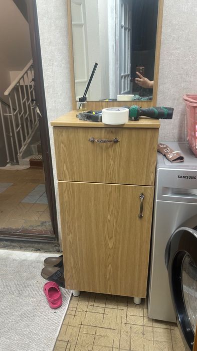 Шкаф с зеркалом в прихожку