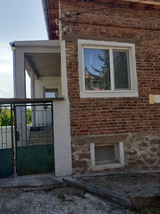 Собственик продава едноетажна жилищна сграда в с.Бяга