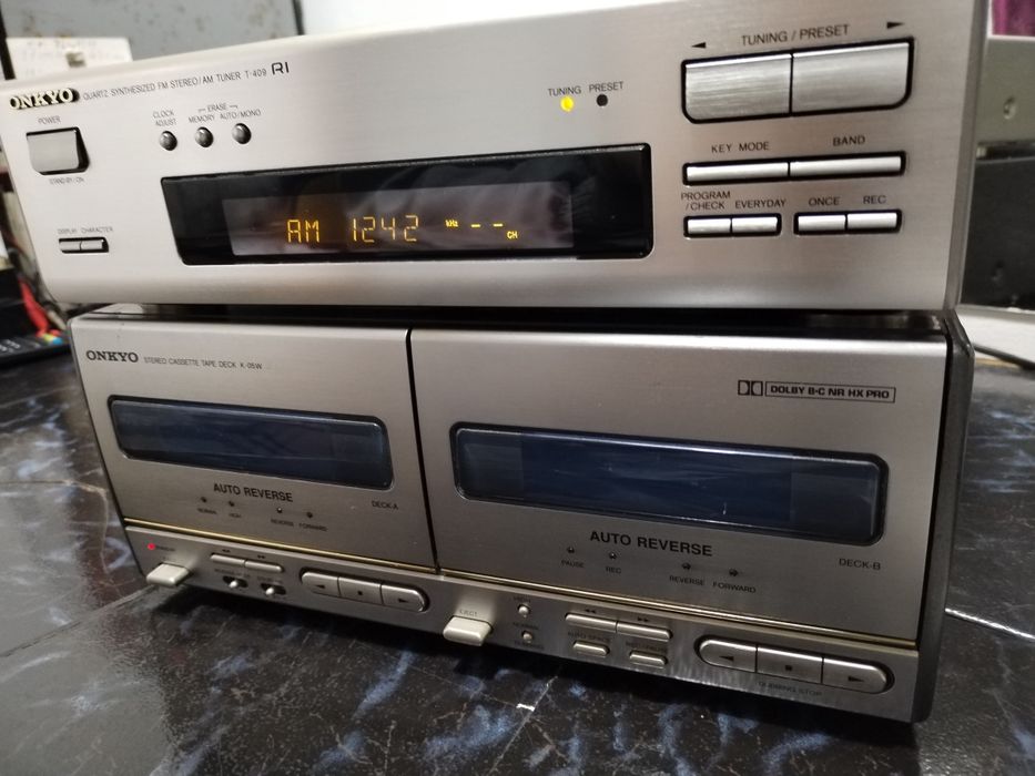 Casetofon deck Onkyo și tuner FM stereo
