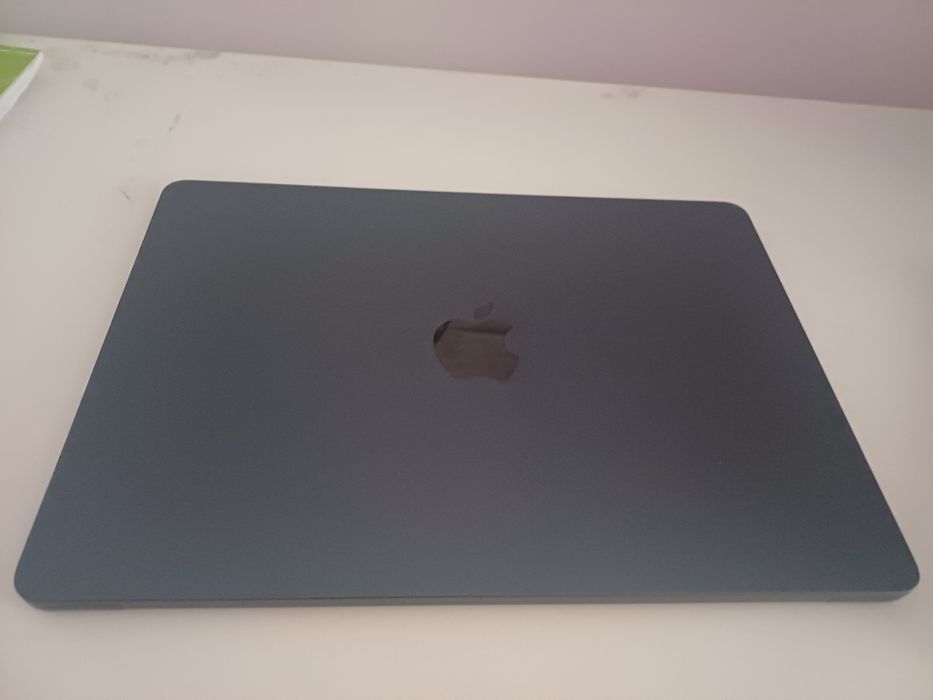 Macbook M3 8/256 идеал акб 97%