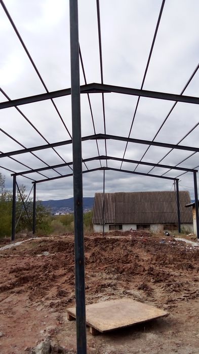 Hale și structuri metalice