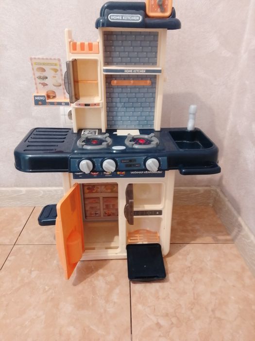 Детская игрушка кухня