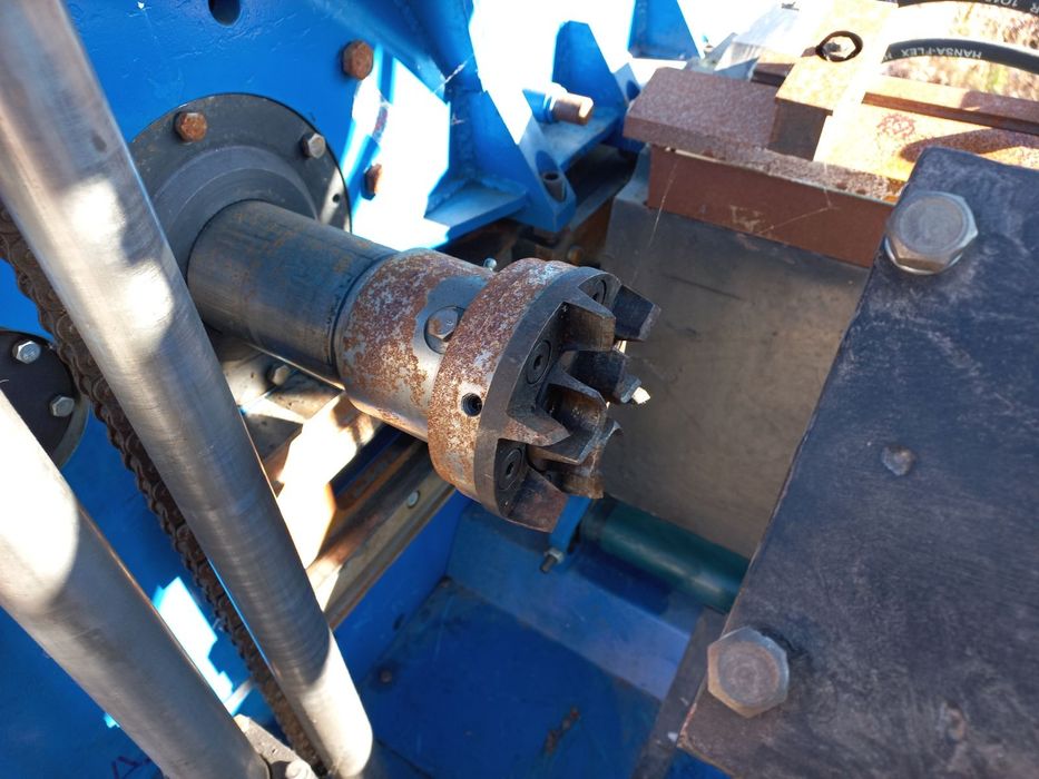 Нова машина за развиване на фурнир Украинска