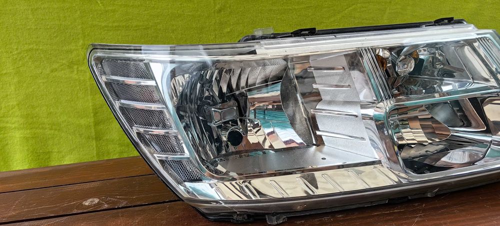 Фар за Fiat Freemont Dodge Jorney / Фиат Фримонт Додж Джърни